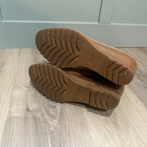 Sorel after hours Chelsea wedge‎ boot tan suede material women\'s size 10